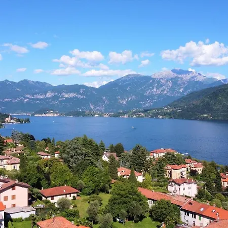 Spacious A Few Min Walk From Como Lake
